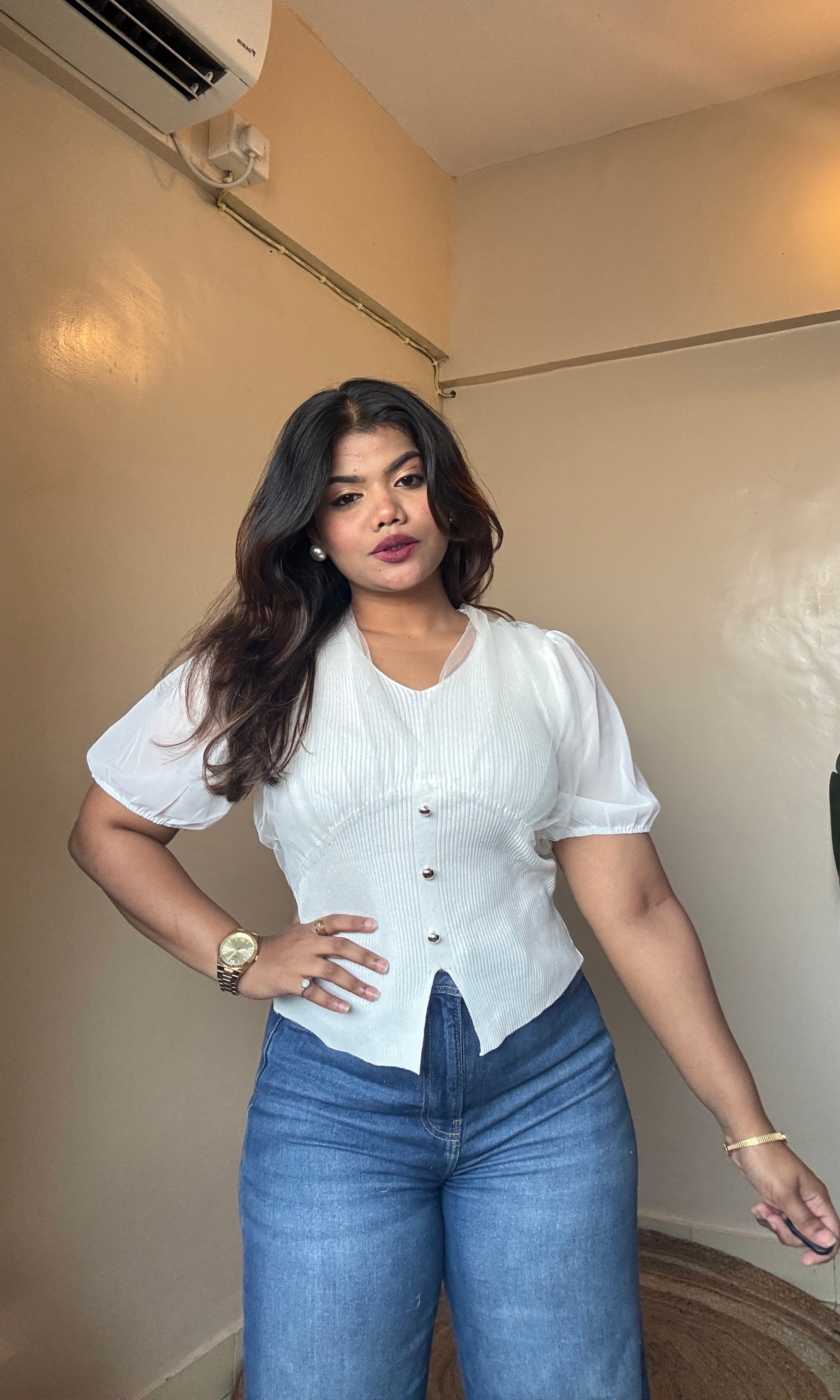 White V neck puffy sleeve top