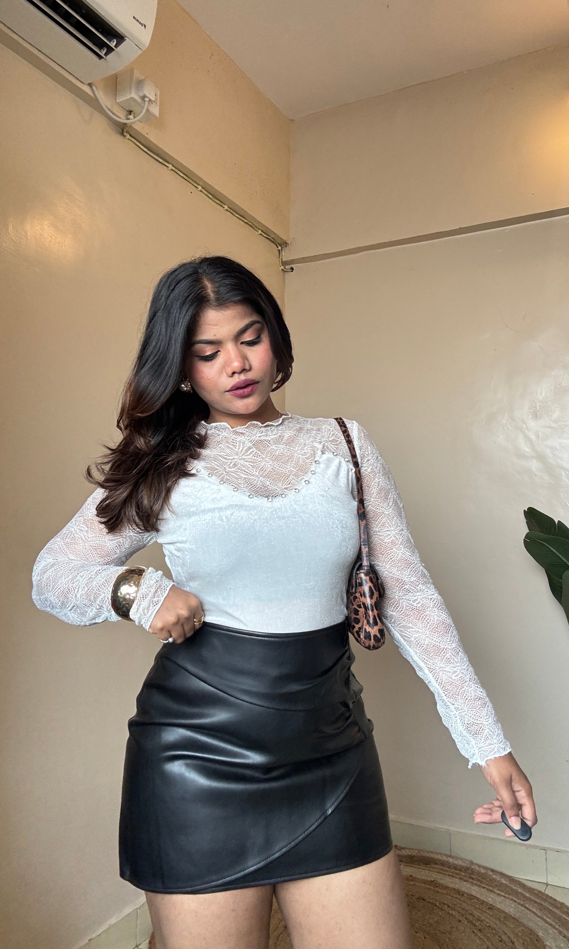 Velvet Mesh Lacy Sleeve Top