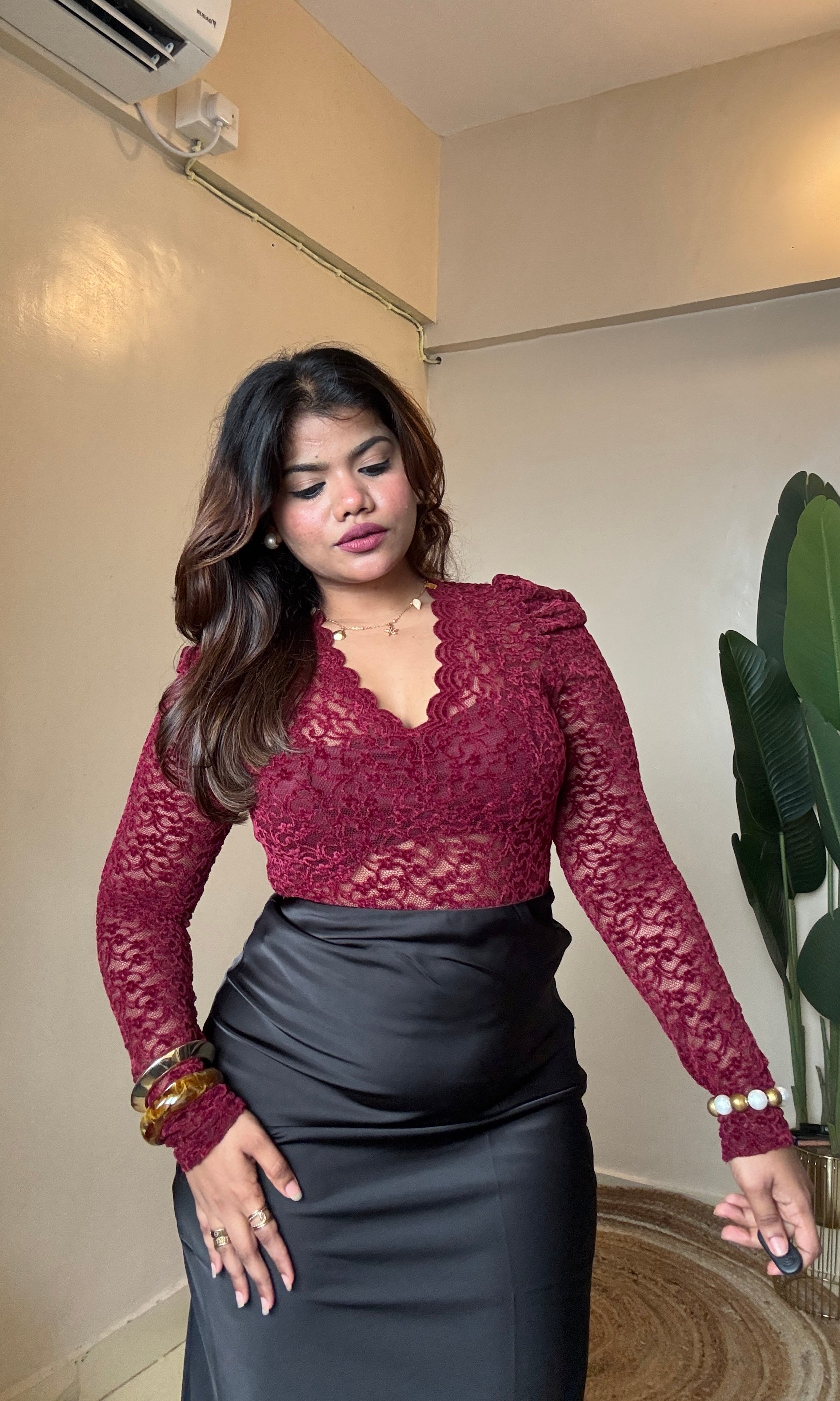 Bestseller Velvet V Neck Lacework Top