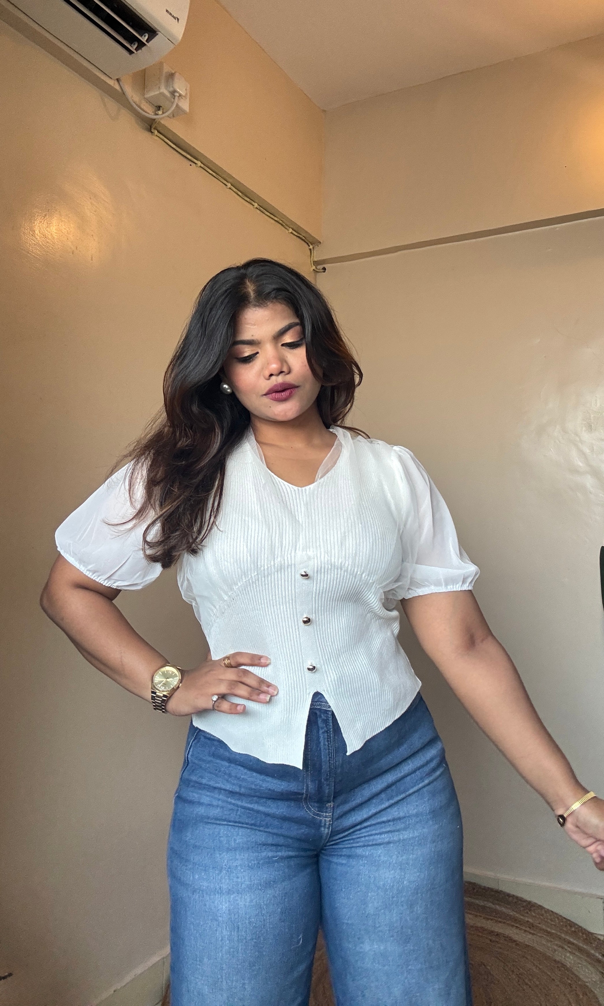 White V neck puffy sleeve top