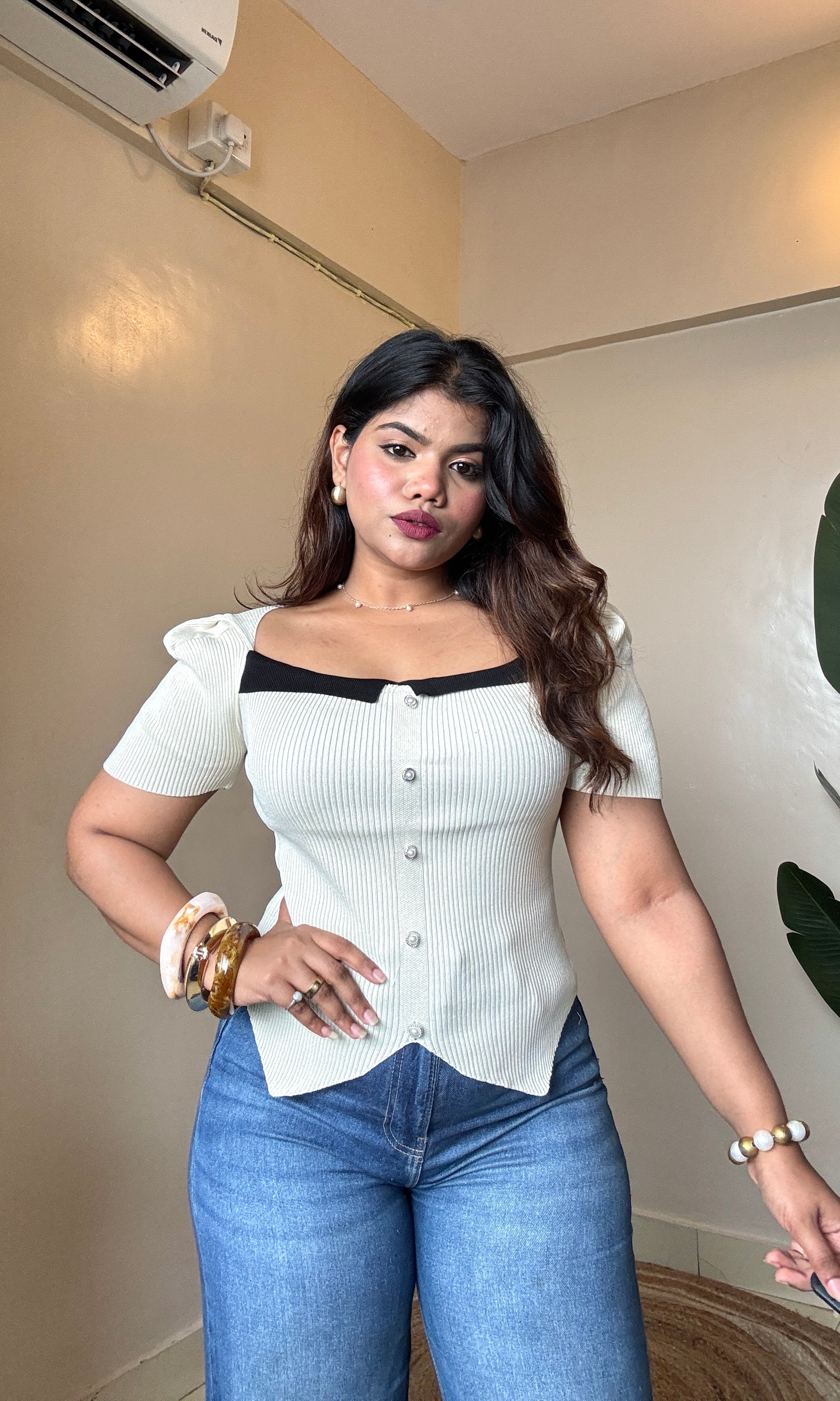 Fish Cut Puff Sleeve Body-Fitted Top