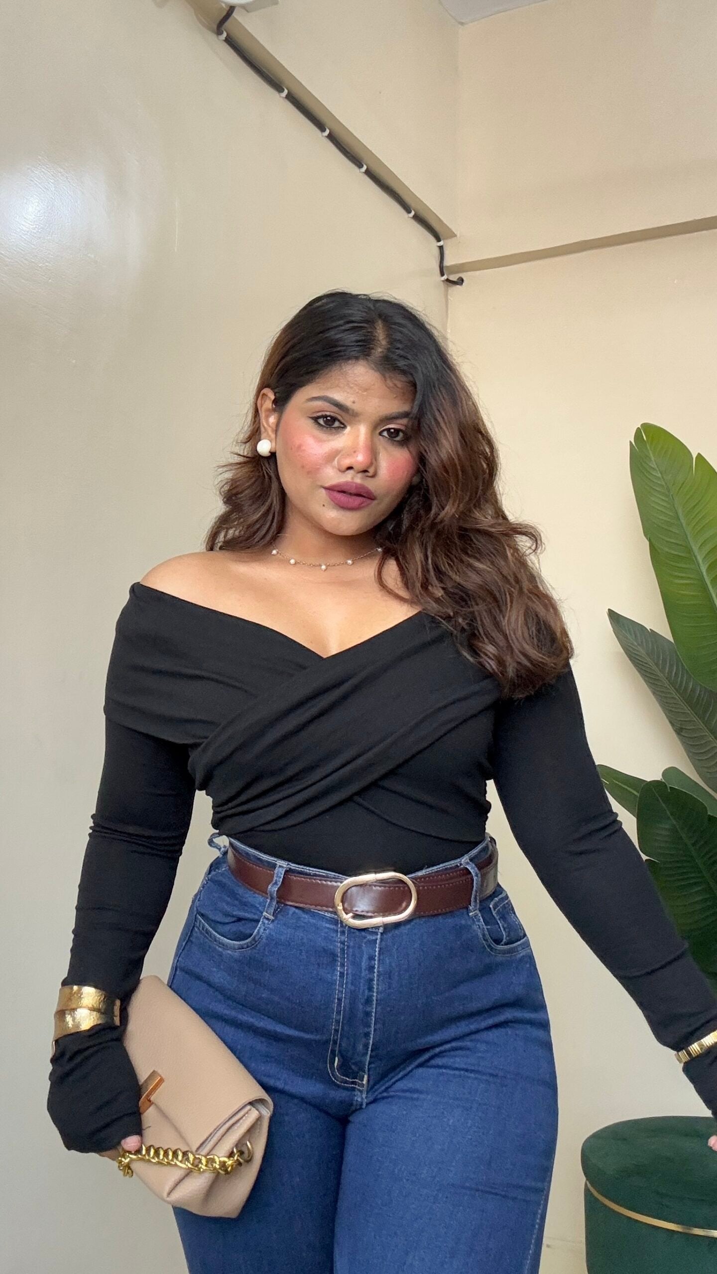 Black Crossover Body-fitted Top