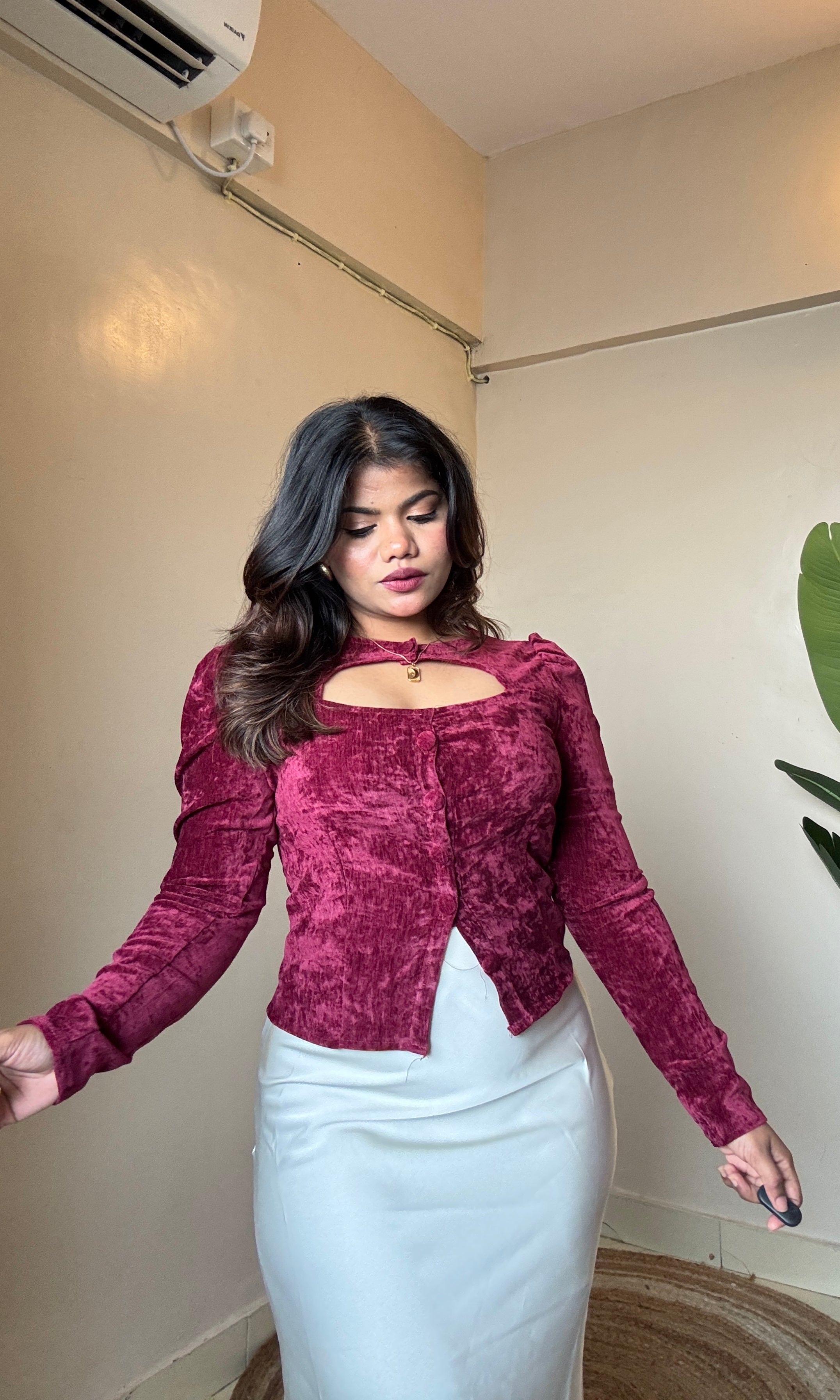 Cut-Out Velvety Puffy Sleeve Top