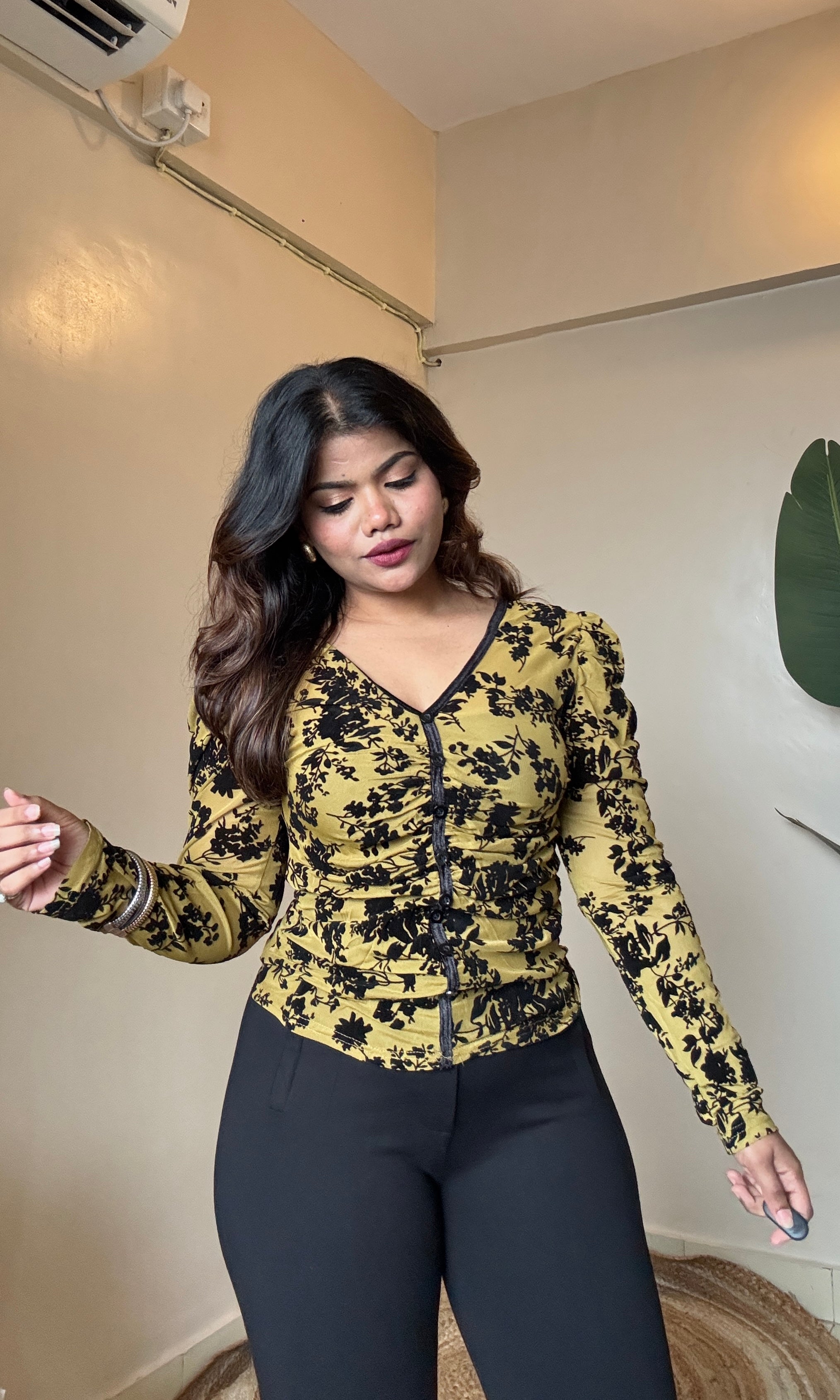 Floral Velvet Work Ruched Mesh Puffy Sleeve Shirt￼