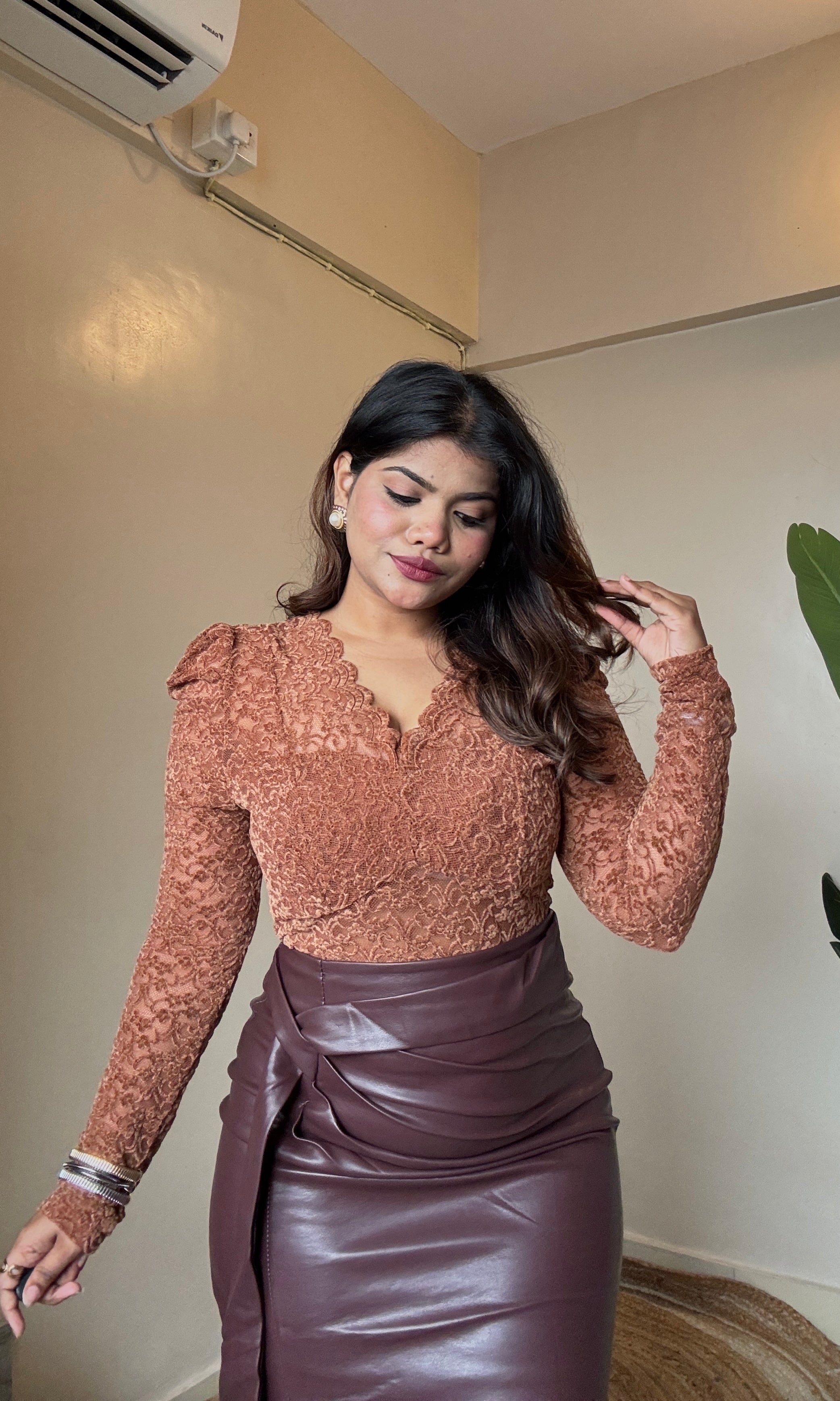 Bestseller Velvet V Neck Lacework Top