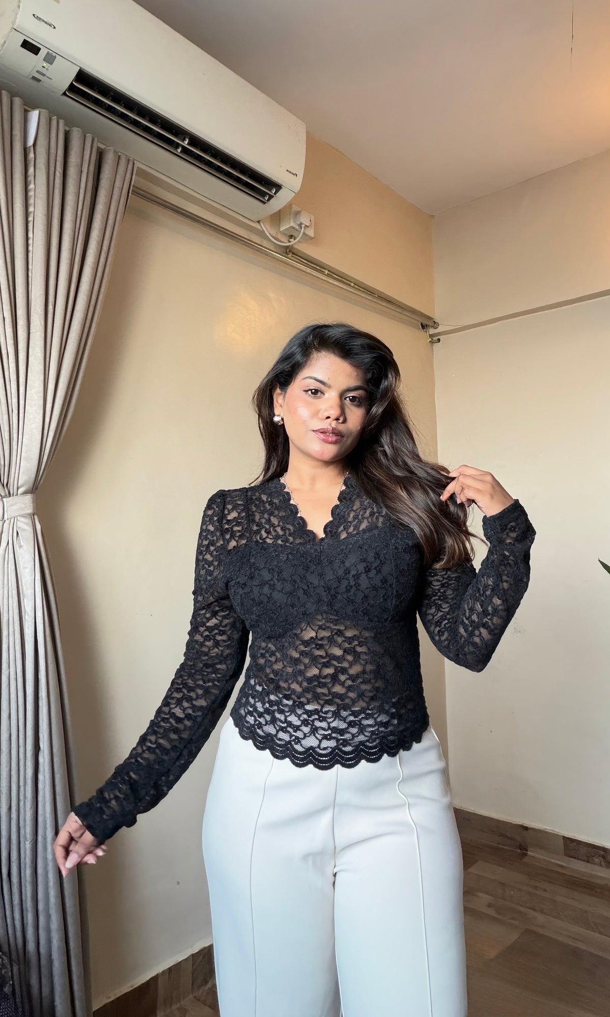 Bestseller Velvet V Neck Lacework Top